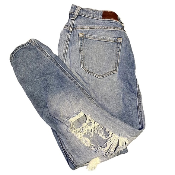 Hollister Denim - 𝅺HOLLISTER Ultra High Rise Ripped Mom Jean - 5S
